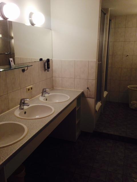 Airport Hostel Халльбергмос Экстерьер фото