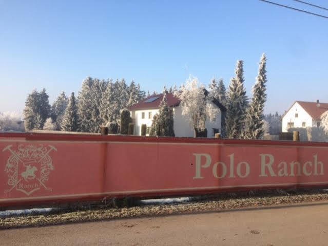 Airport Hostel Халльбергмос Экстерьер фото