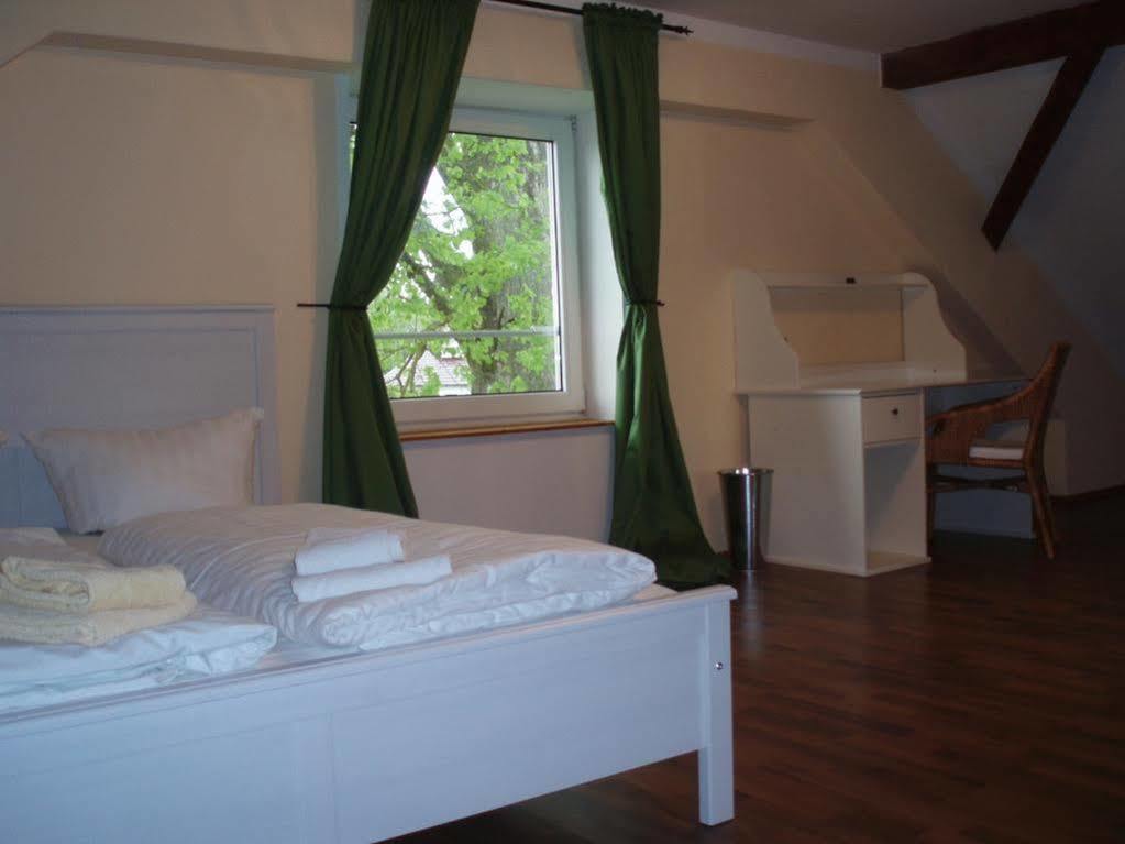 Airport Hostel Халльбергмос Экстерьер фото